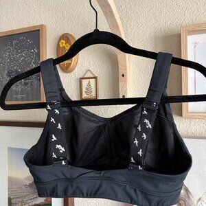 Oiselle Esther sports bra with convertible straps